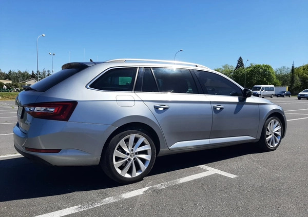 Skoda Superb cena 64000 przebieg: 279000, rok produkcji 2016 z Wrocław małe 37